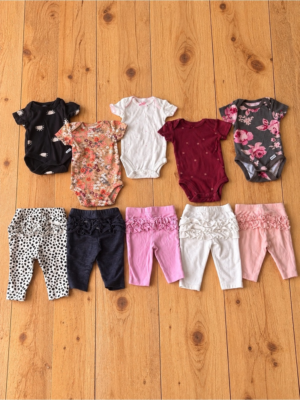 Newborn Girls Modern Moments Carter’s Old Navy pre owned Onesie Legging Bundle